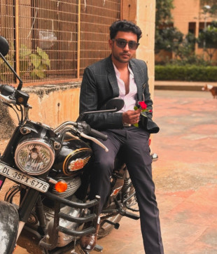Rounak, 25, India