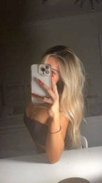 Elly, 22, United States