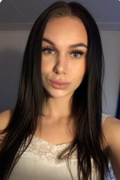 Emma Bella, 25, United States