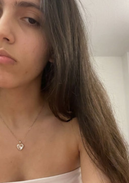 Selena, 24, Spain