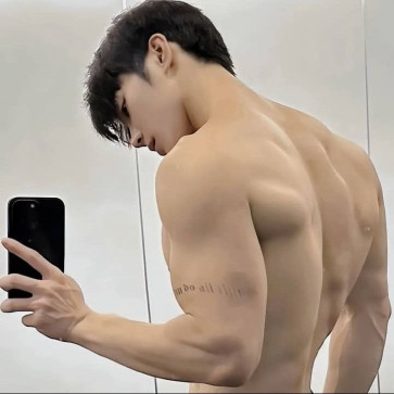 Malcolm, 20, Japan