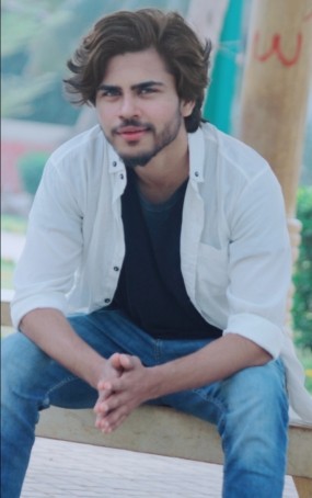 Awi, 27, Pakistan