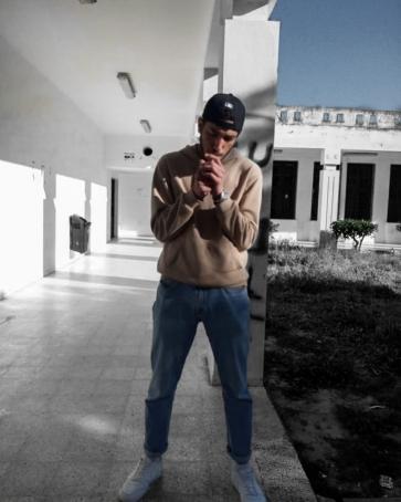 Amine, 25