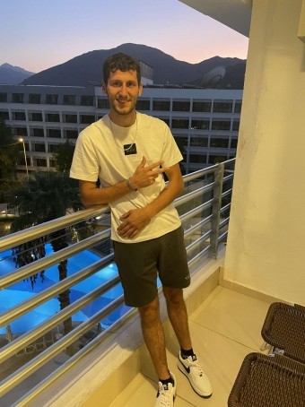 James, 25, United Kingdom