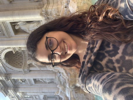 Adriana, 23, Romania