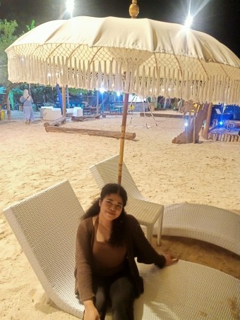 Novita, 25, Indonesia