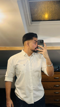 Happy, 26, France