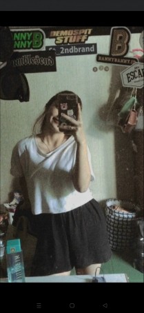 Prisca Rosaria, 19, Indonesia