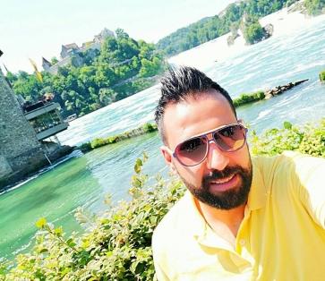 Aloshkoo, 32, France