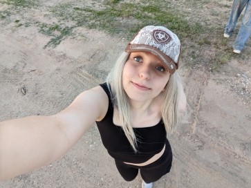 MentalBrekdownBestie, 18, United States