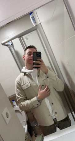 Andreas96, 24, Sweden