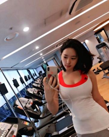 Lollipop, 28, Taiwan