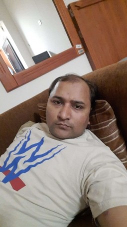 Sumit, 33, Saudi Arabia