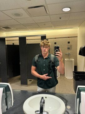 Liam, 25, Italy