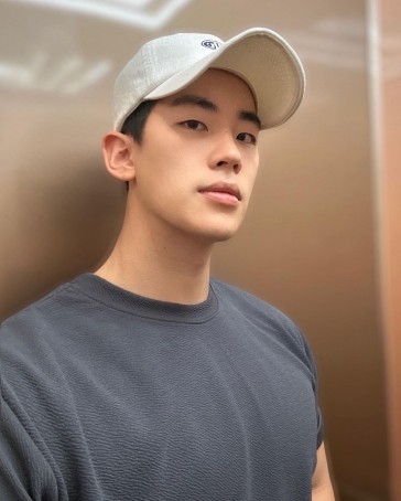 Jinku, 25, South Korea