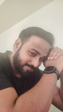 Ronie Makvana, 39, India