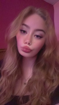 Alyssa, 18, Canada