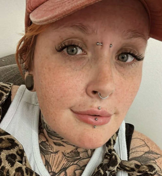 Vi, 36, United Kingdom