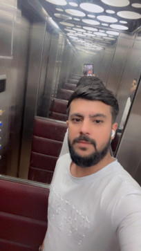Ari, 25, United Kingdom