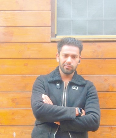 Zaigham, 26, Italy