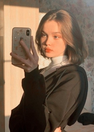 Sara, 18, Canada