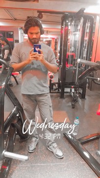 DevM, 39, Maldives
