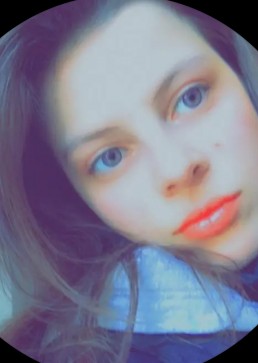 Chloe, 18, United Kingdom