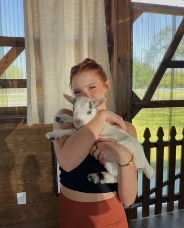 Maddie, 19, United States