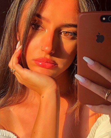 Maya , 19, United Kingdom