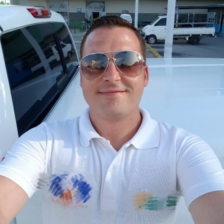 Adenabor, 32, Spain