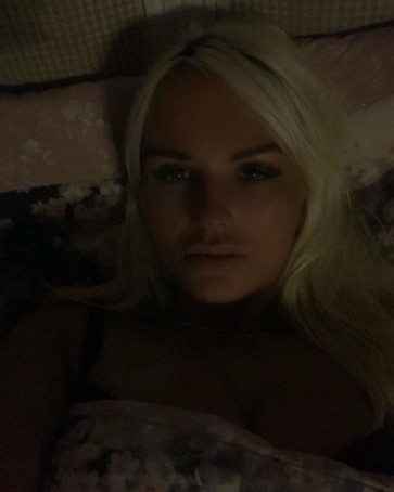 Karen, 26