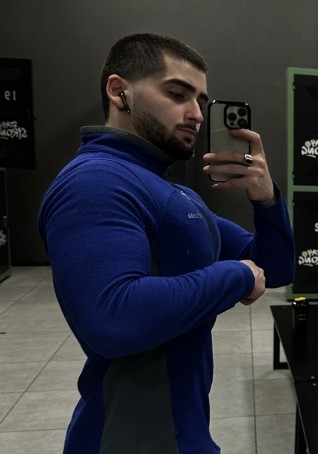 Givi, 18, Georgia