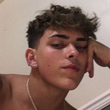 Alex, 22, United States