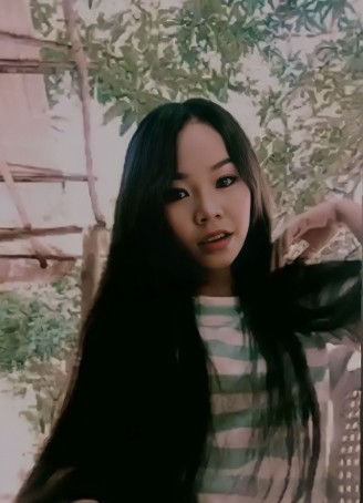 Luna, 18, Philippines