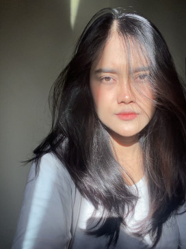 Ester, 27