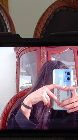 Lina, 18, Belgium