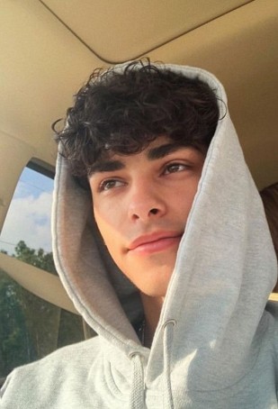 James, 18, United Kingdom
