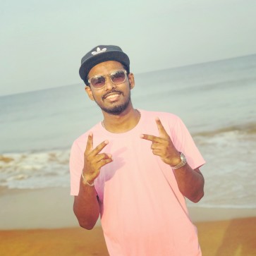 Charuka, 20, Sri Lanka