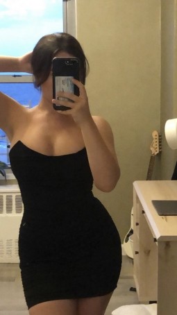 Chloe , 18, United States