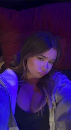 Julie Ford, 18, Canada