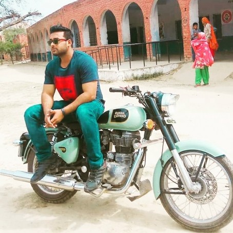 Avi, 30, India
