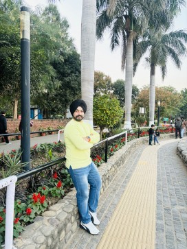 Robin, 27, India