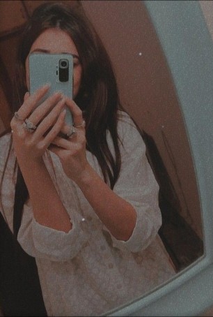 Zoya , 21, India