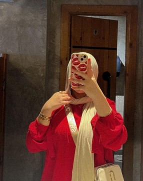 Aly, 25, India